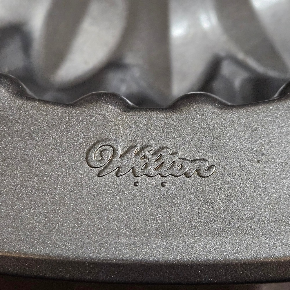 Wilton Dimensions Sunflower Pan Non-Stick‎ Fluted Tube Cake Pan Mold Floral - Picture 3 of 3